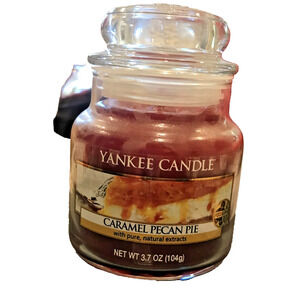 Yankee candle new "Caramel Pecan Pie" jar candle 3.7 oz RARE HTF White Label RET